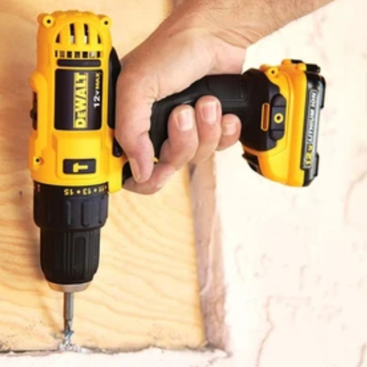 دریل پیچ گوشتی چکشی شارژی دیوالت مدل DCD716D2
