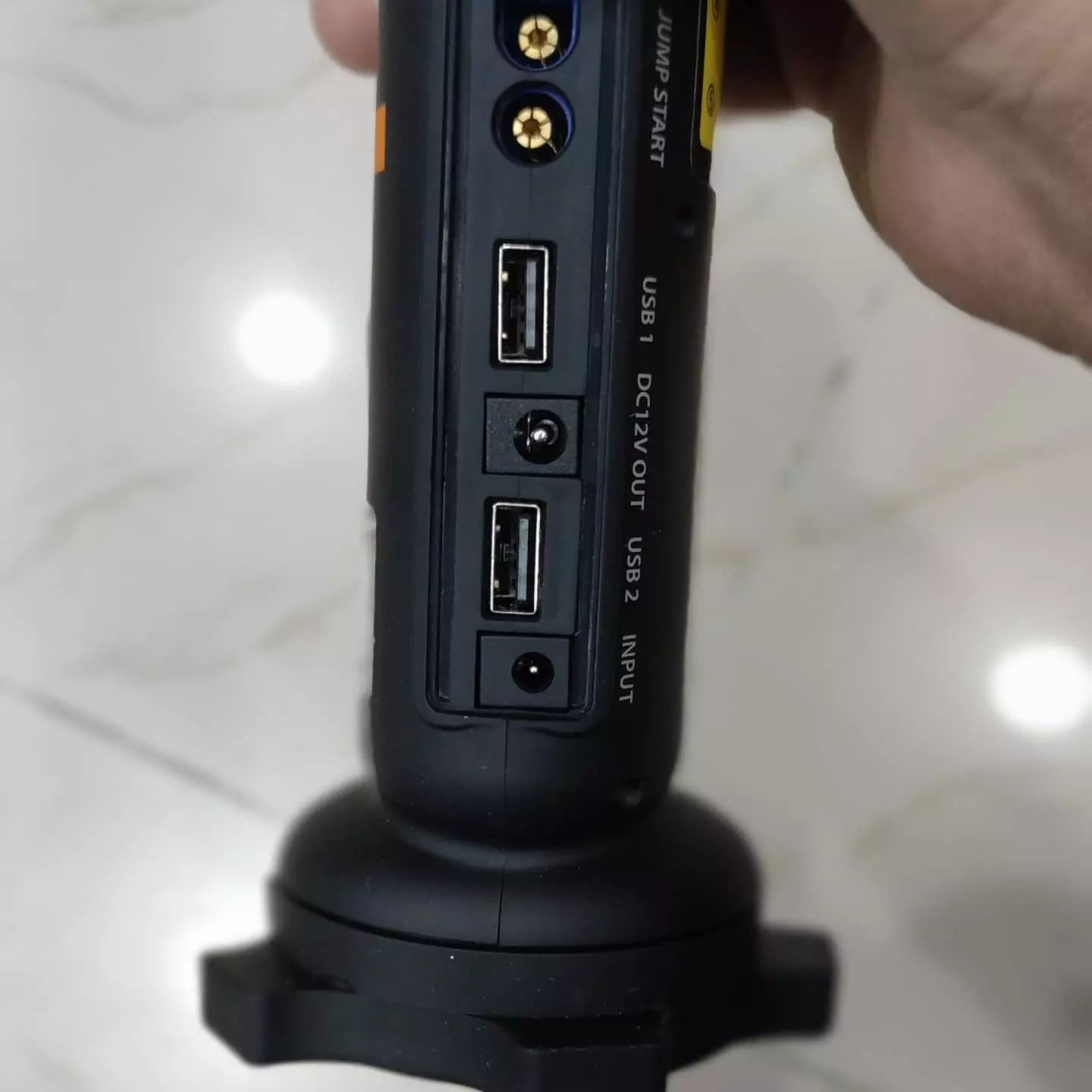 WORX WX852  12V سبک  قابل حمل و دارای چراغ LED بسیار روشن است