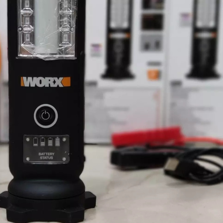 WORX WX852 12V سبک قابل حمل و دارای چراغ LED بسیار روشن است