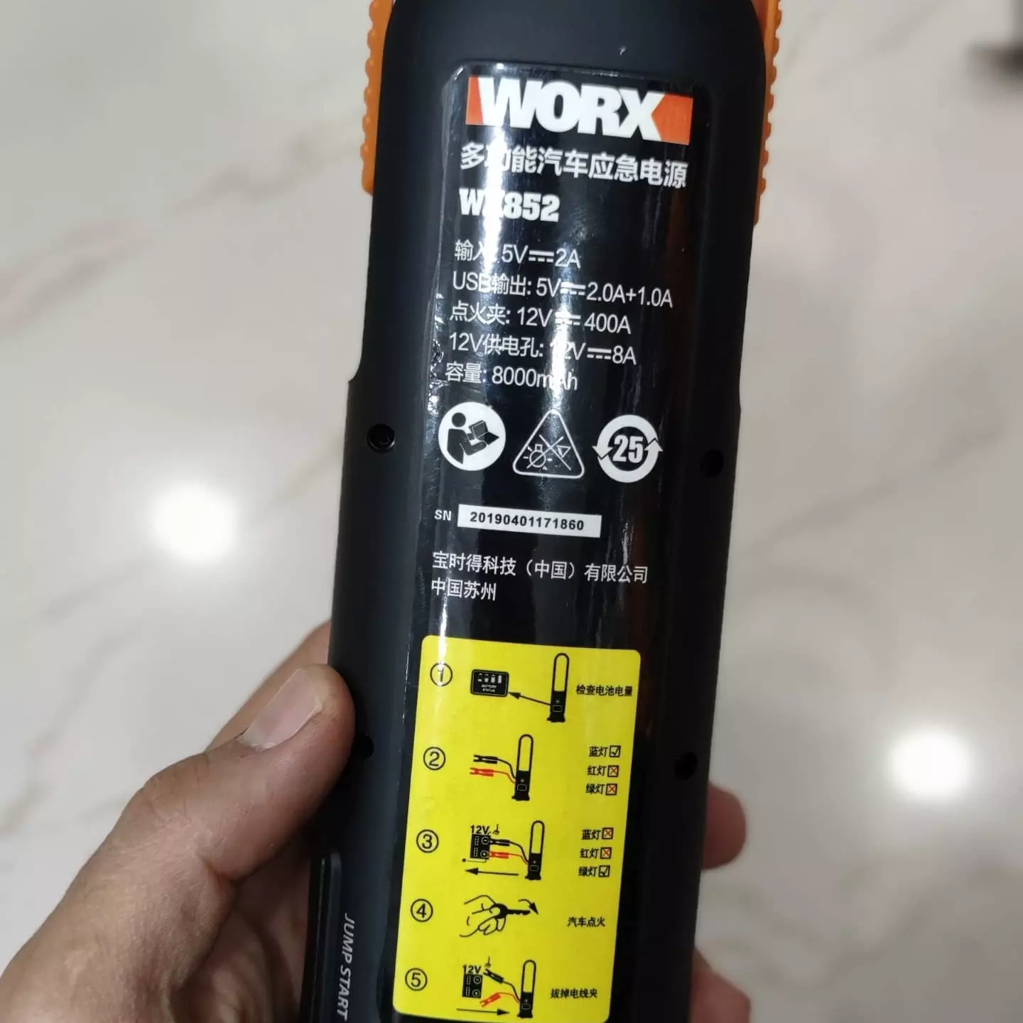 WORX WX852 12V سبک قابل حمل و دارای چراغ LED بسیار روشن است