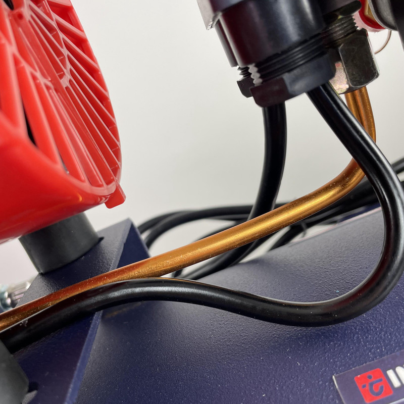 کمپرسور باد اینتیمکث مدل سایلنت-30L