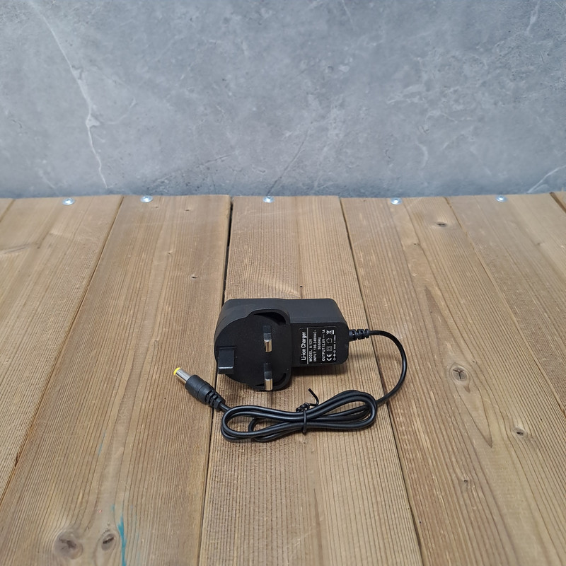 شارژر باتری لیتیومی مدل 12.6V_1A