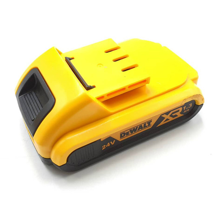 دریل پیچ گوشتی شارژی چکشی دیوالت مدل DCD700